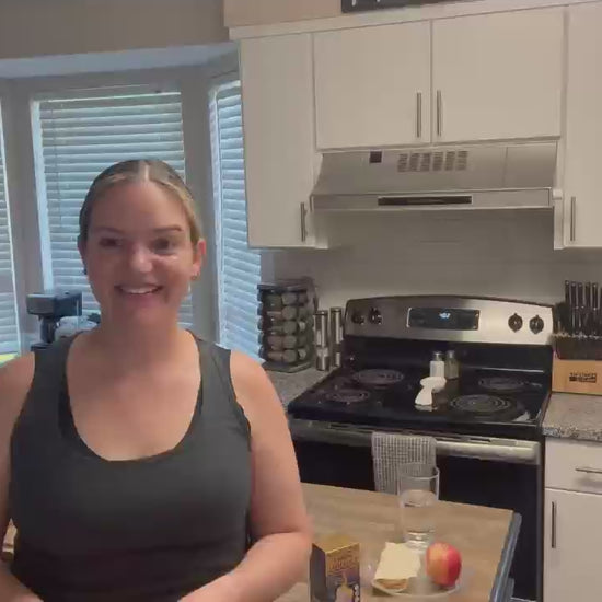 Customer testimonial video thumbnail of a woman in a kitchen sharing her experience with BioHarmony Golden Omega-3 fish oil (影片 / video)